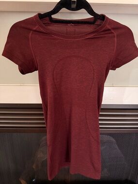 Lululemon women’s Swiftly Tech short sleeve crew. Color deep rouge. Size 2